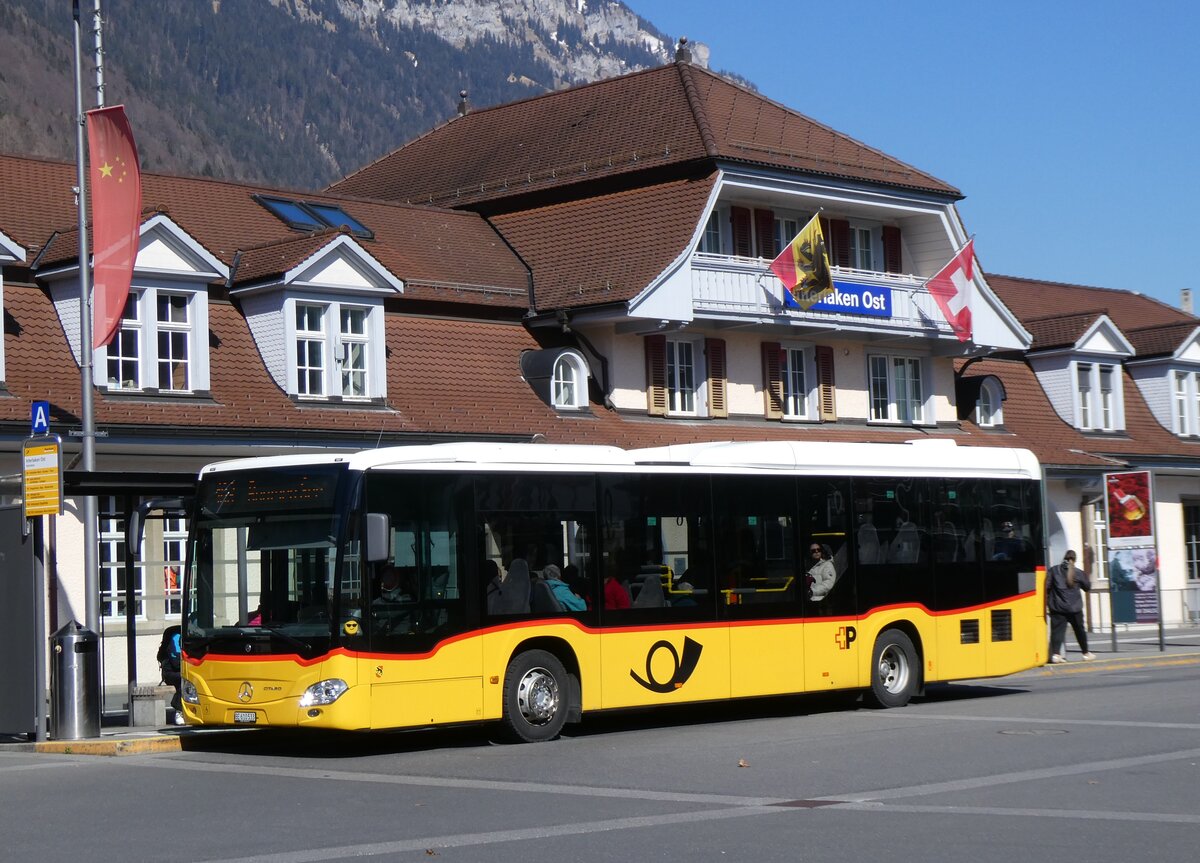 (273'071) - PostAuto Bern - BE 610'533/PID 11'684 - Mercedes am 18. M�rz 2025 beim Bahnhof Interlaken Ost