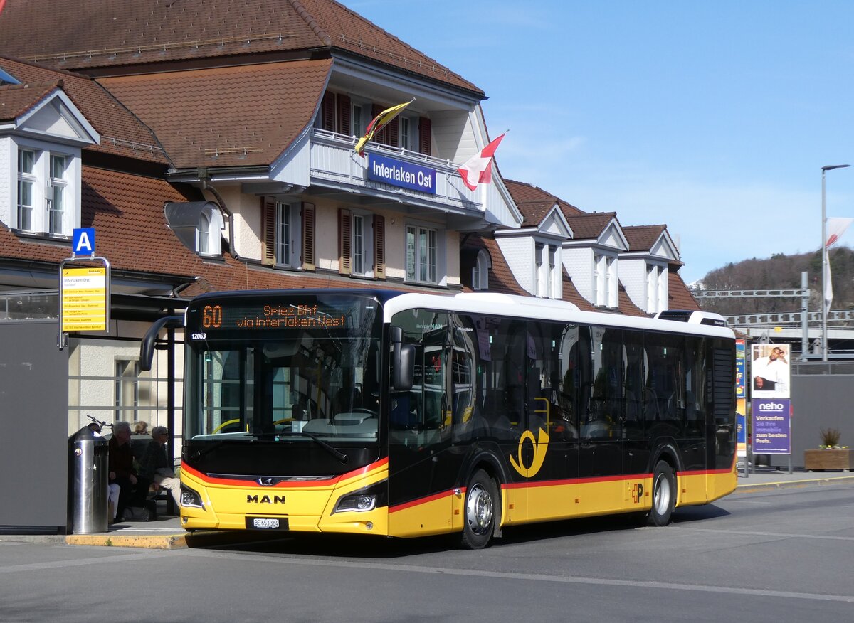 (273'132) - PostAuto Bern - BE 653'384/PID 12'063 - MAN am 22. M�rz 2025 beim Bahnhof Interlaken Ost