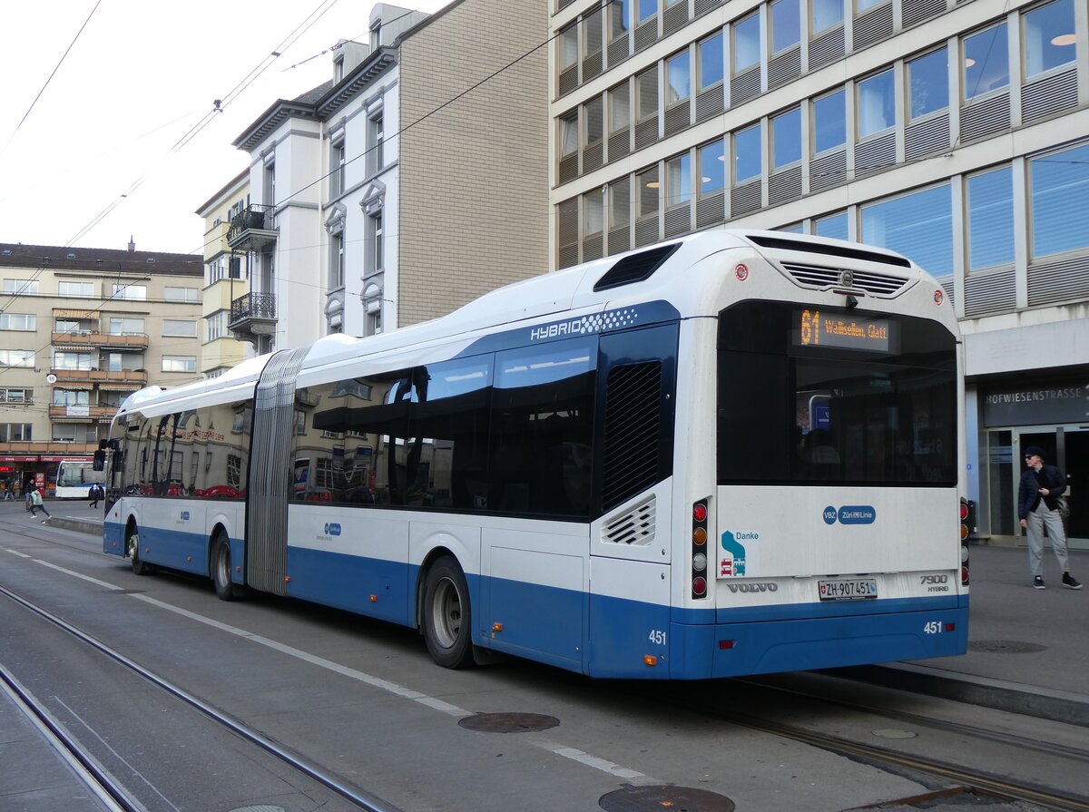 (273'157) - VBZ Z�rich - Nr. 451/ZH 907'451 - Volvo am 24. M�rz 2025 beim Bahnhof Z�rich Oerlikon