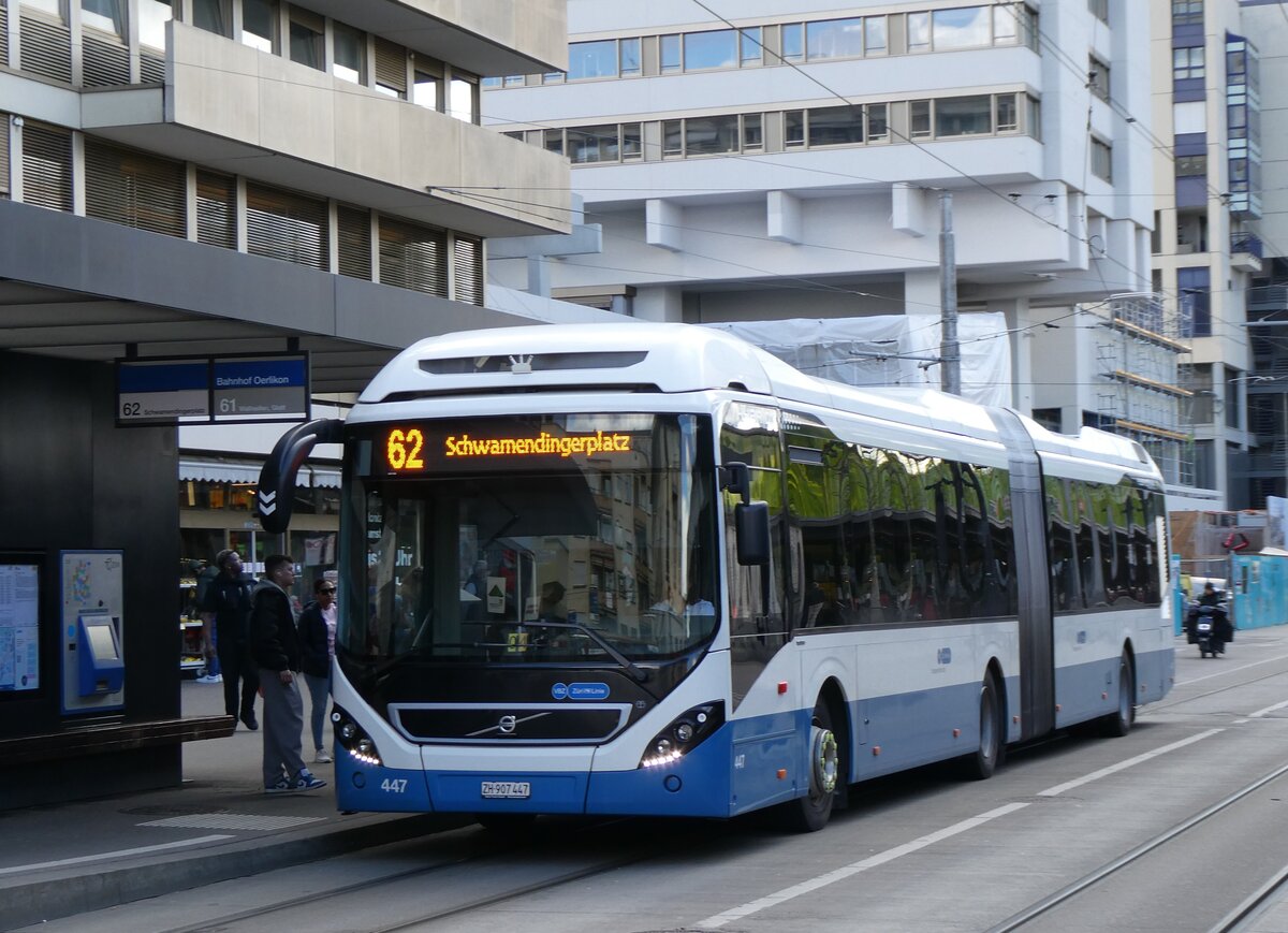 (273'161) - VBZ Z�rich - Nr. 447/ZH 907'447 - Volvo am 24. M�rz 2025 beim Bahnhof Z�rich Oerlikon