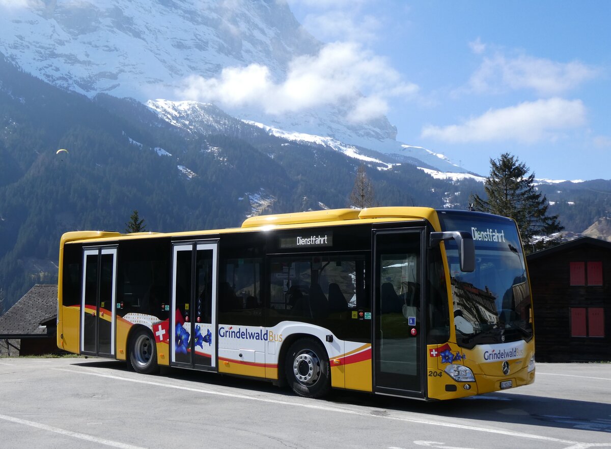 (273'249) - GrindelwaldBus, Grindelwald - Nr. 204/BE 905'204 - Mercedes am 28. M�rz 2025 beim Bahnhof Grindelwald