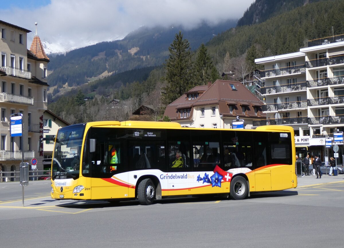 (273'252) - GrindelwaldBus, Grindelwald - Nr. 201/BE 905'201 - Mercedes am 28. M�rz 2025 beim Bahnhof Grindelwald