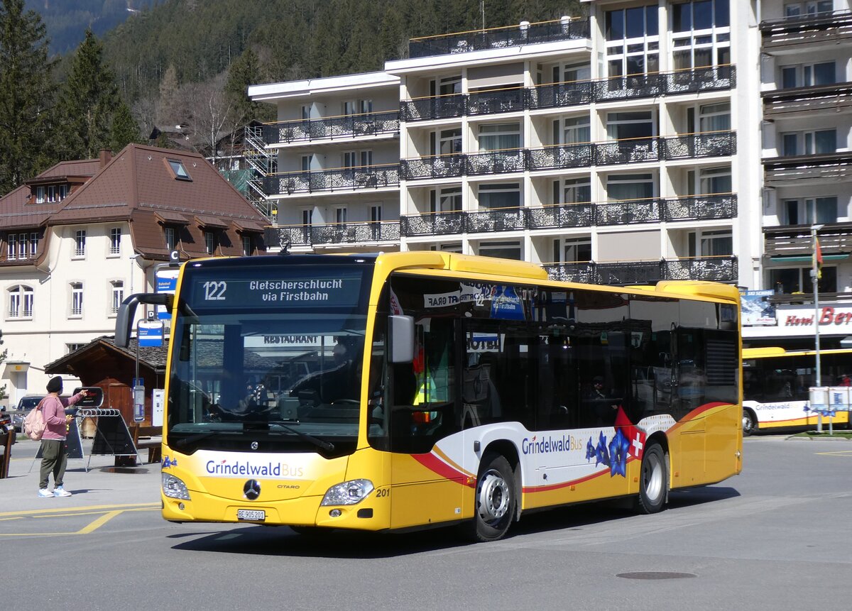 (273'262) - GrindelwaldBus, Grindelwald - Nr. 201/BE 905'201 - Mercedes am 28. M�rz 2025 beim Bahnhof Grindelwald