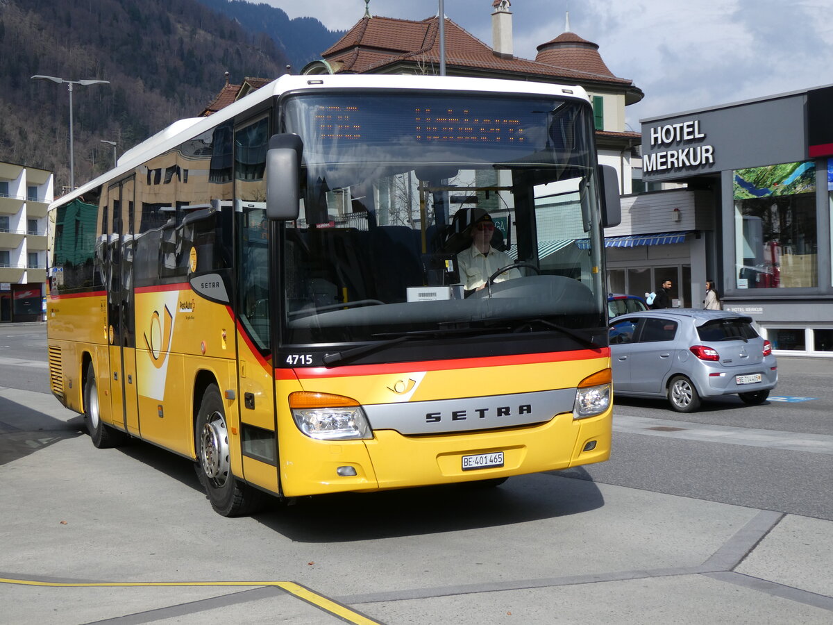 (273'308) - PostAuto Bern - BE 401'465/PID 4715 - Setra (ex AVG Meiringen Nr. 65) am 28. M�rz 2025 beim Bahnhof Interlaken West