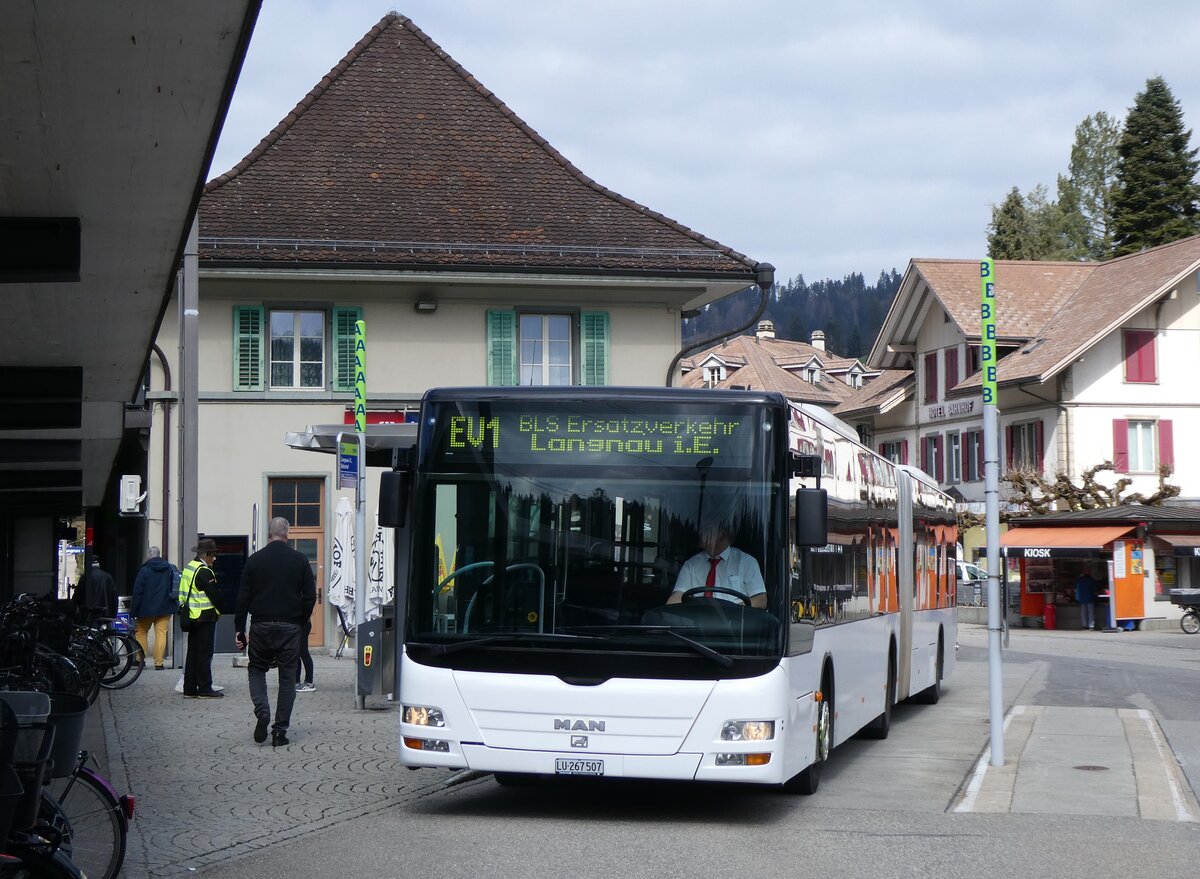 (273'451) - H�fliger, Sursee - Nr. 8/LU 267'507 - MAN (ex St. Gallerbus, St. Gallen Nr. 276) am 31. M�rz 2025 beim Bahnhof Langnau