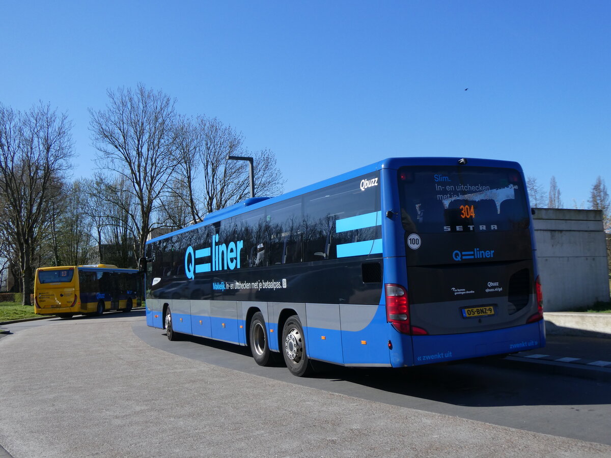 (273'610) - Qbuzz, Groningen - Nr. 7640/05-BNZ-9 - Setra am 5. April 2025 in Drachten, Transferium Oost