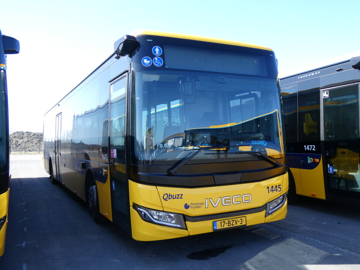 (273'633) - Qbuzz, Groningen - Nr. 1445/17-BZV-3 - Iveco am 5. April 2025 in Dokkum, Garage