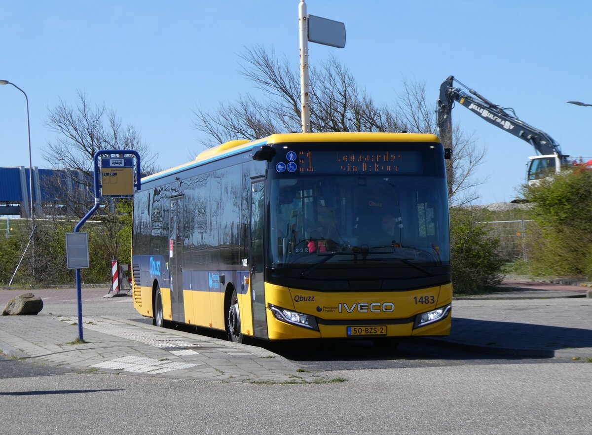 (273'709) - Qbuzz, Groningen - Nr. 1483/50-BZS-2 - Iveco am 5. April 2025 in Lauwersoog, Veerhaven