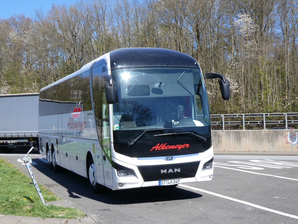 (273'755) - Alkemeyer, Recke - ST-LA 427 - MAN am 7. April 2025 in Neustadt, Rasthof Fernthal 