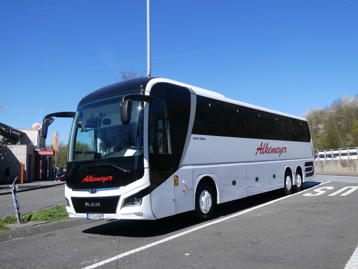 (273'756) - Alkemeyer, Recke - ST-LA 427 - MAN am 7. April 2025 in Neustadt, Rasthof Fernthal
