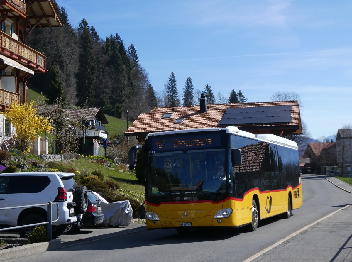 (273'792) - PostAuto Bern - BE 610'546/PID 11'858 - Mercedes am 10. April 2025 in Beatenberg, Bistro Alte Schulstube