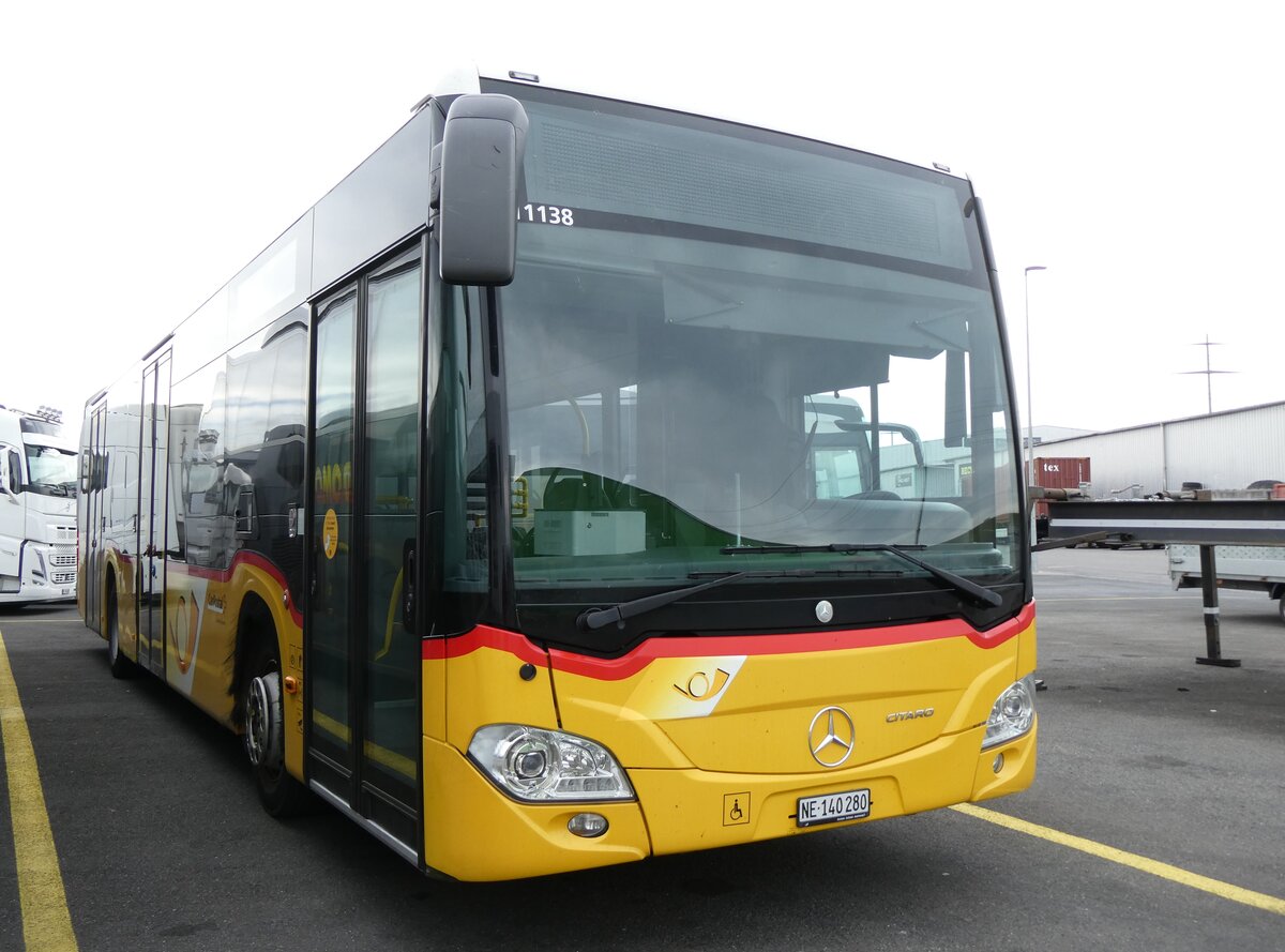 (273'909) - CarPostal Ouest - NE 140'280/PID 11'138 - Mercedes am 12. April 2025 in Kerzers, Interbus