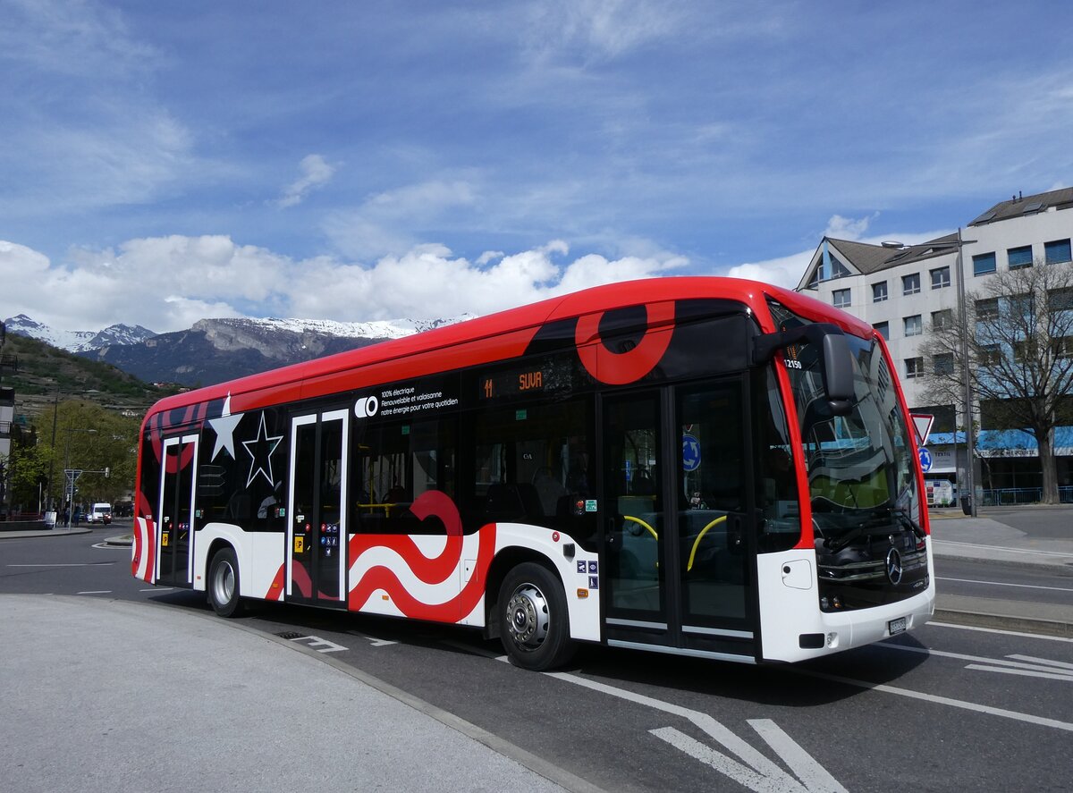 (273'964) - PostAuto Wallis - VS 574'958/PID 12'150 - eMercedes am 14. April 2025 beim Bahnhof Sion