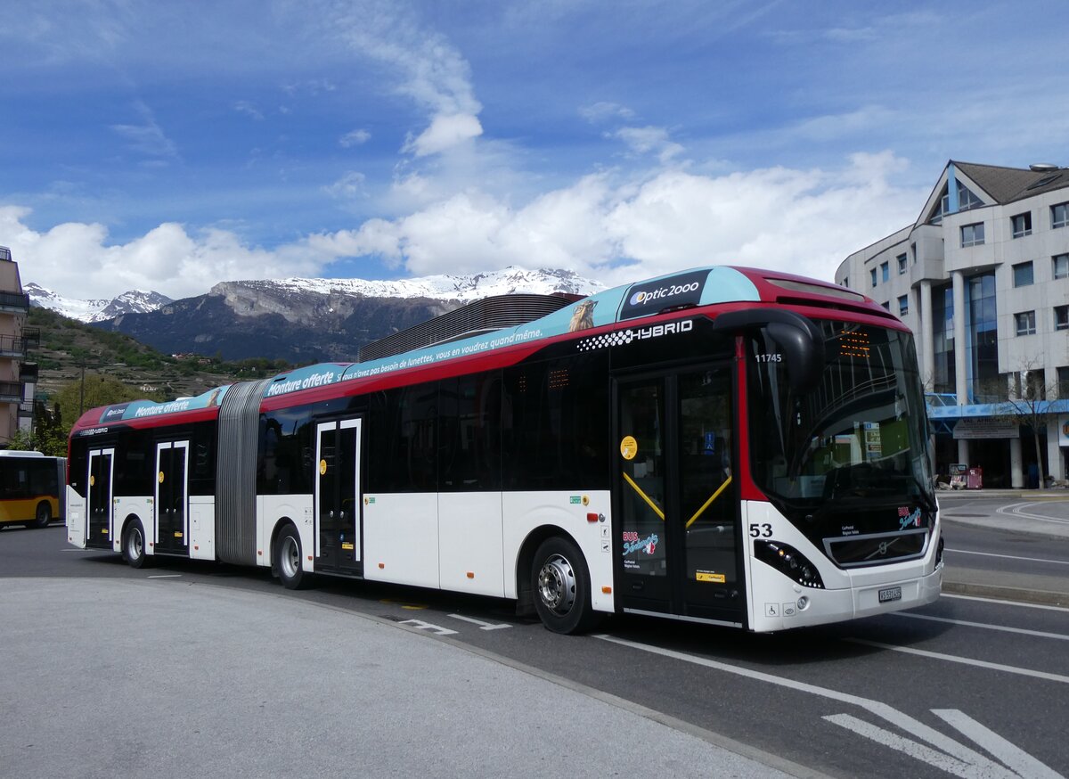 (273'972) - PostAuto Wallis - Nr. 53/VS 531'435/PID 11'745 - Volvo am 14. April 2025 beim Bahnhof Sion