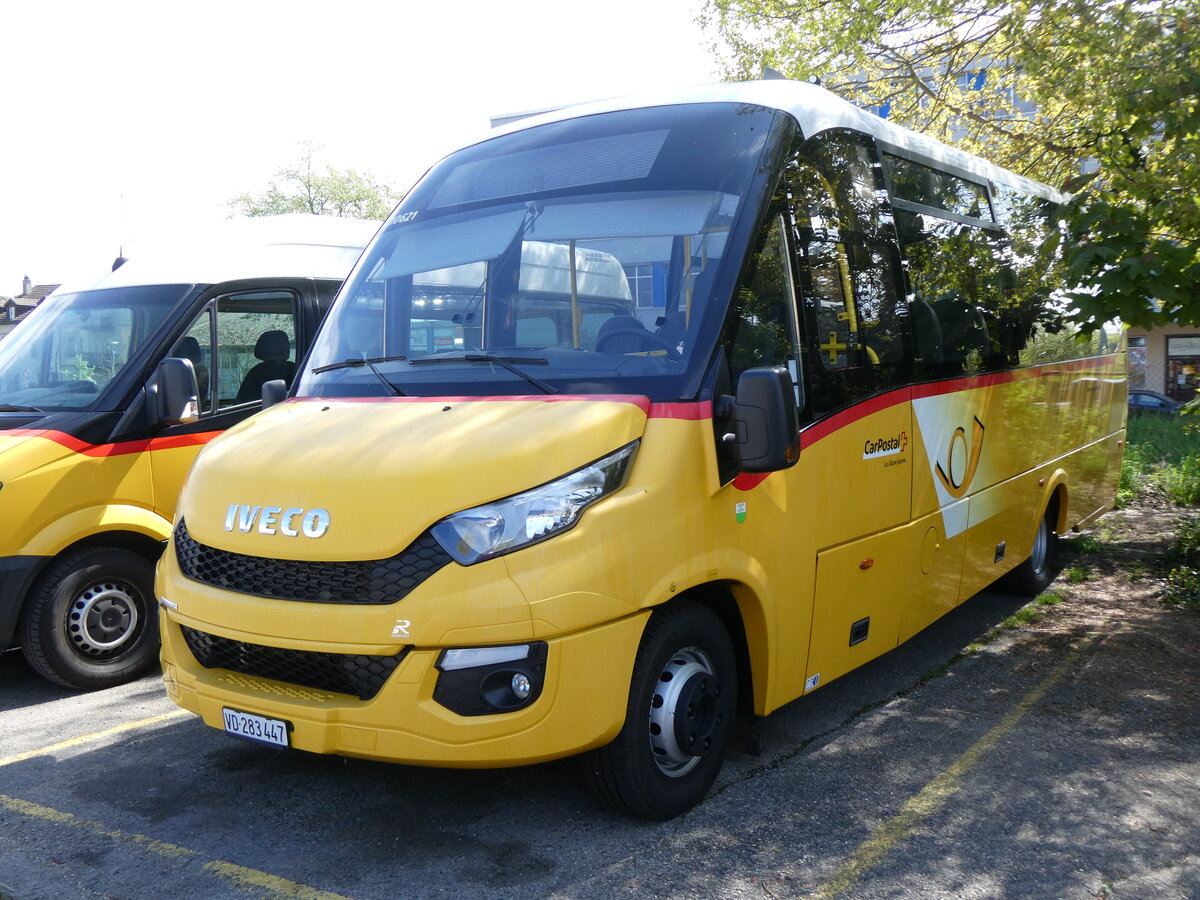 (274'221) - CarPostal Ouest - VD 283'447/PID 10'621 - Iveco/Rosero (ex NE 50'199; ex VD 467'583) am 26. April 2025 in Yverdon, Garage