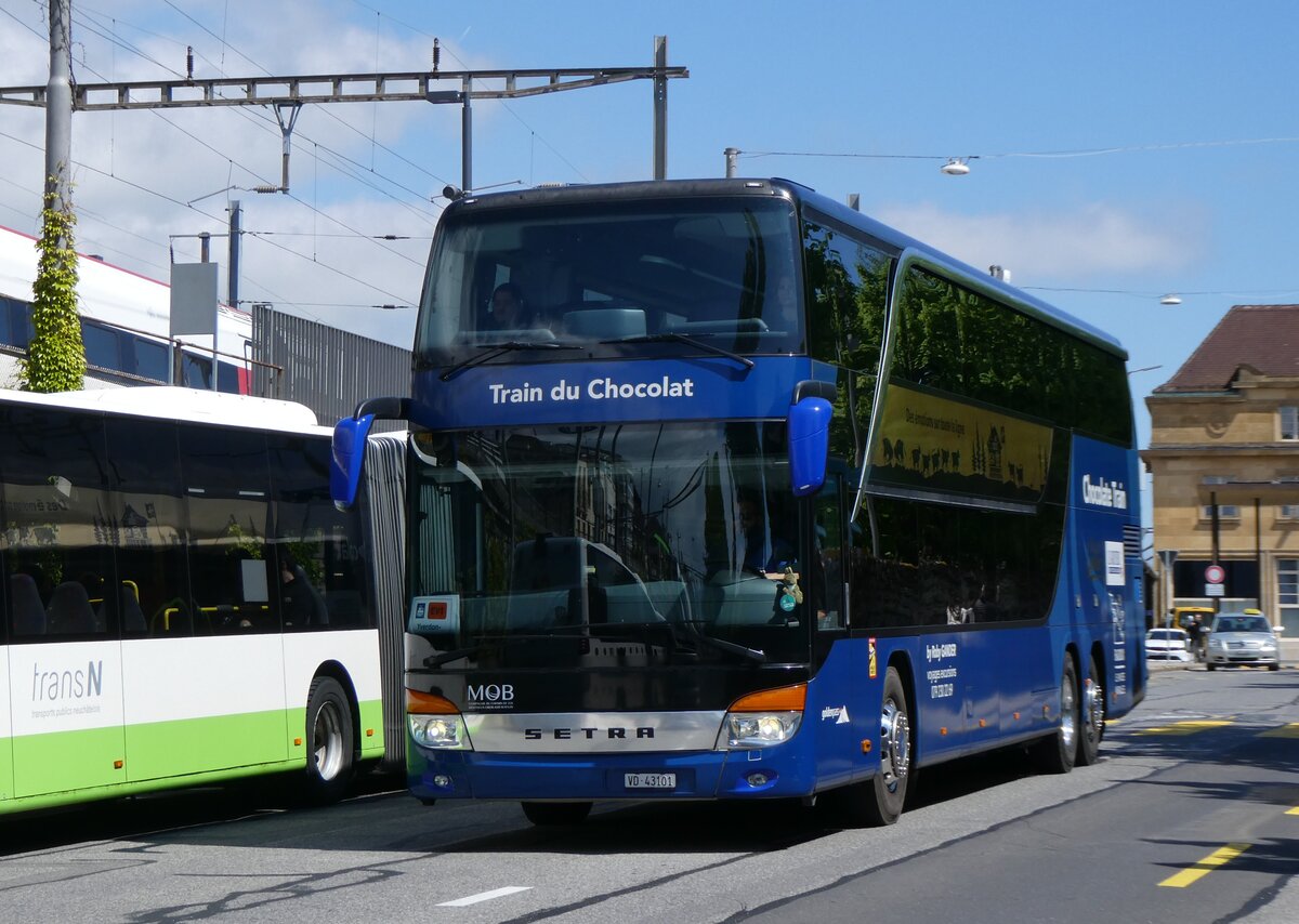 (274'280) - Gander, Ch�teau-d'Oex - VD 43'101 - Setra am 26. April 2025 beim Bahnhof Neuch�tel