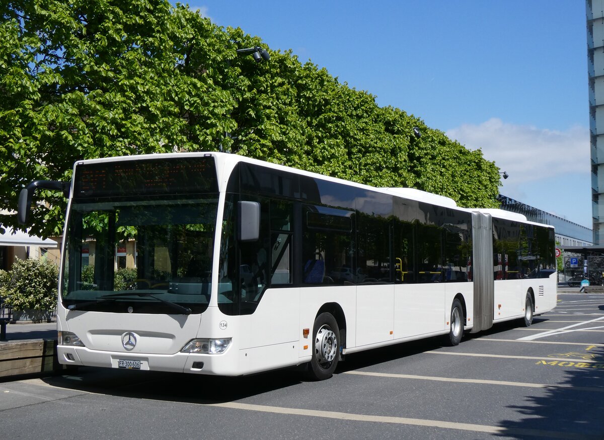 (274'288) - Wieland, Murten - Nr. 134/FR 300'606 - Mercedes (ex Interbus, Yverdon Nr. 222; ex VBL Luzern Nr. 161) am 26. April 2025 beim Bahnhof Neuch�tel