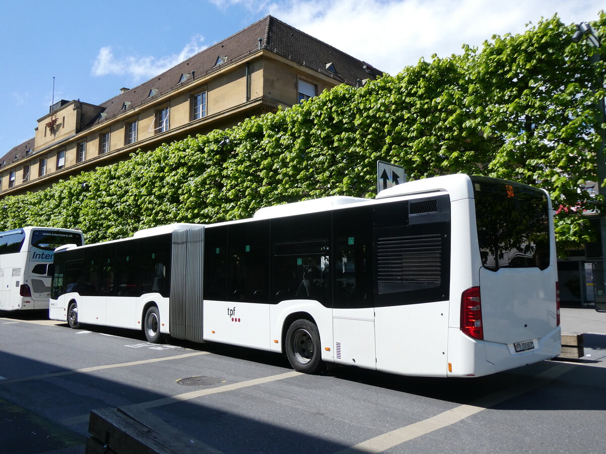 (274'297) - Wieland, Murten - Nr. 122/FR 300'603 - Mercedes (ex Interbus, Yverdon Nr. 209; ex Gschwindl, A-Wien Nr. 8401) am 26. April 2025 beim Bahnhof Neuch�tel