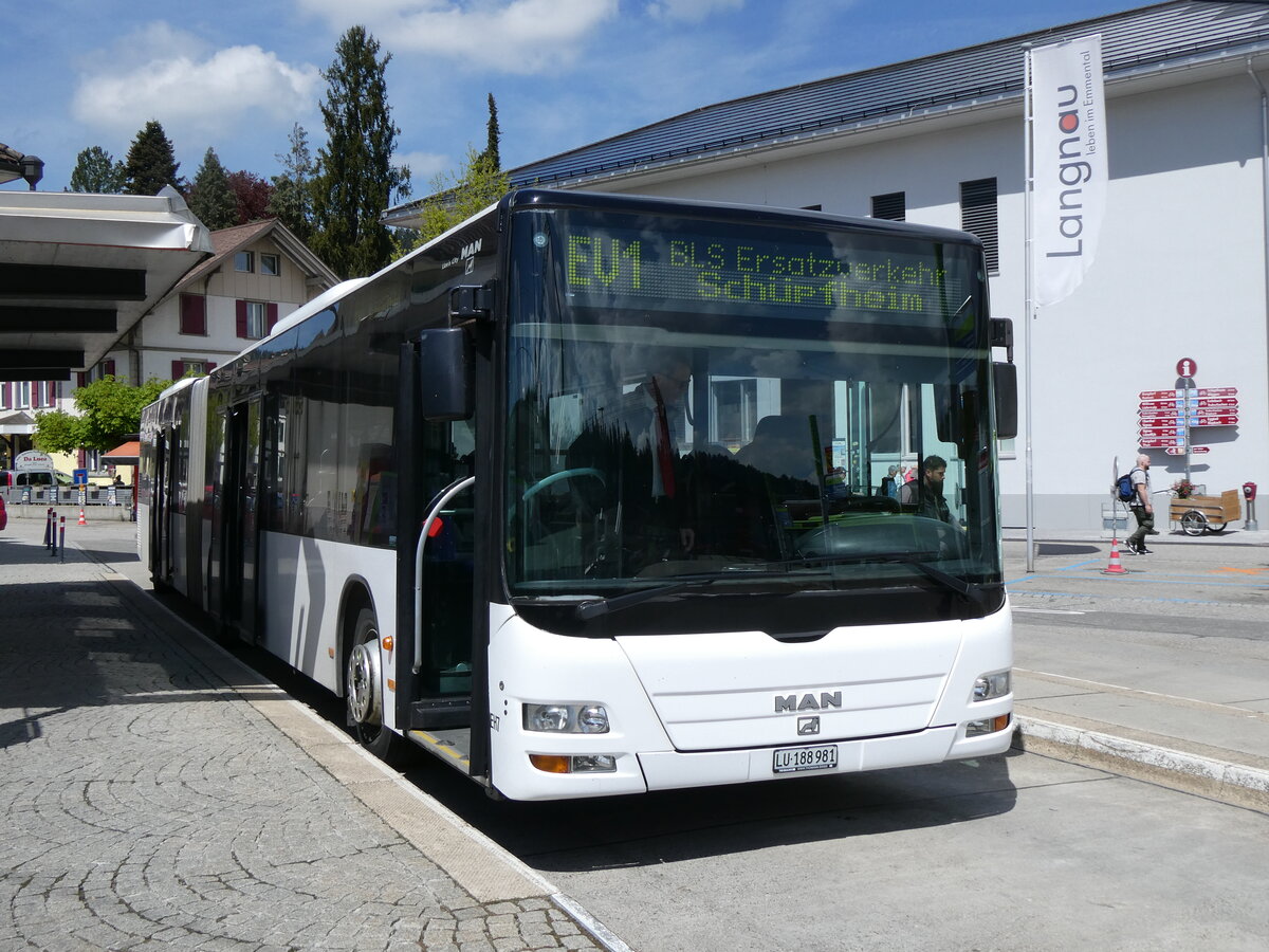 (274'356) - H�fliger, Sursee - Nr. 7/LU 188'981 - MAN (ex St. Gallerbus, St. Gallen Nr. 298) am 28. April 2025 beim Bahnhof Langnau