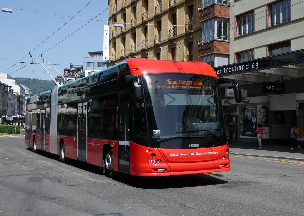 (274'476) - VB Biel - Nr. 97 - Hess/Hess Gelenktrolleybus am 2. Mai 2025 beim Bahnhof Biel