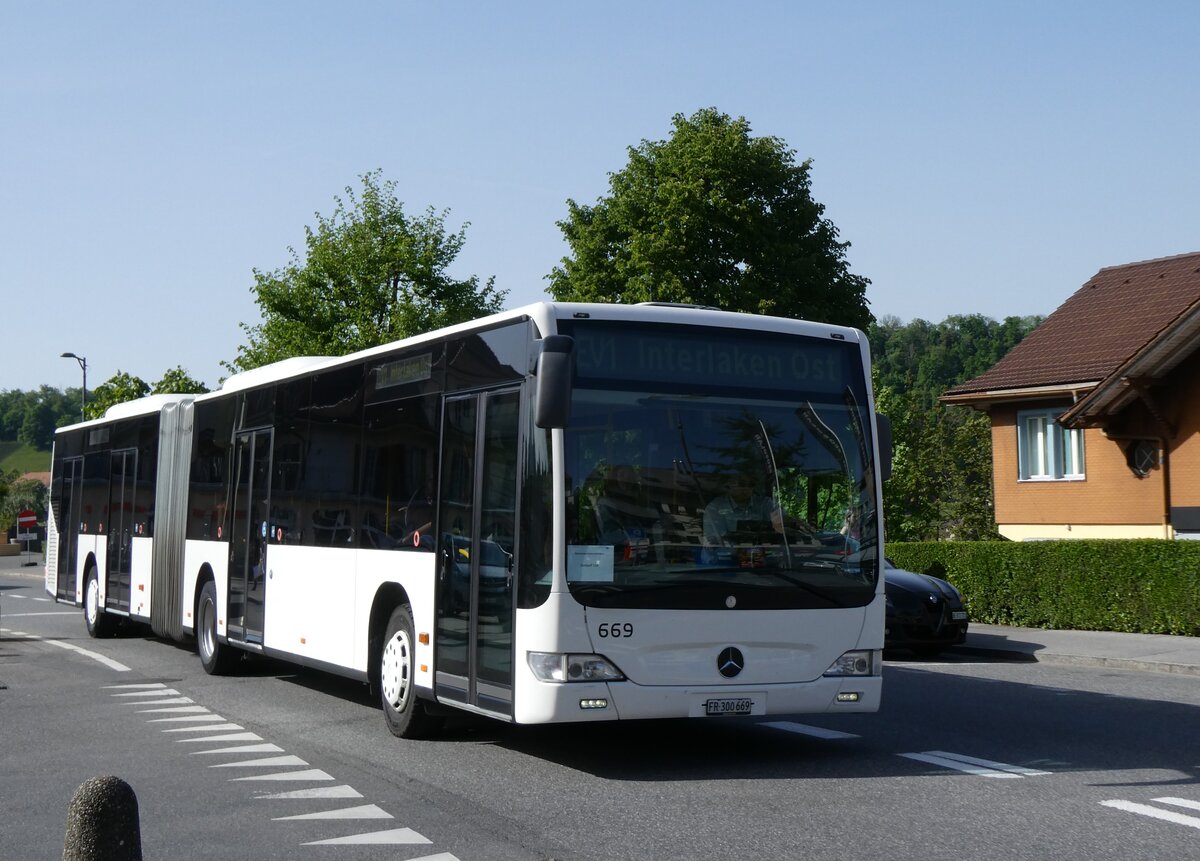 (274'500) - Intertours, Domdidier - Nr. 669/FR 300'669 - Mercedes (ex VZO Gr�ningen Nr. 311; ex VZO Gr�ningen Nr. 111) am 2. Mai 2025 beim Bahnhof Spiez