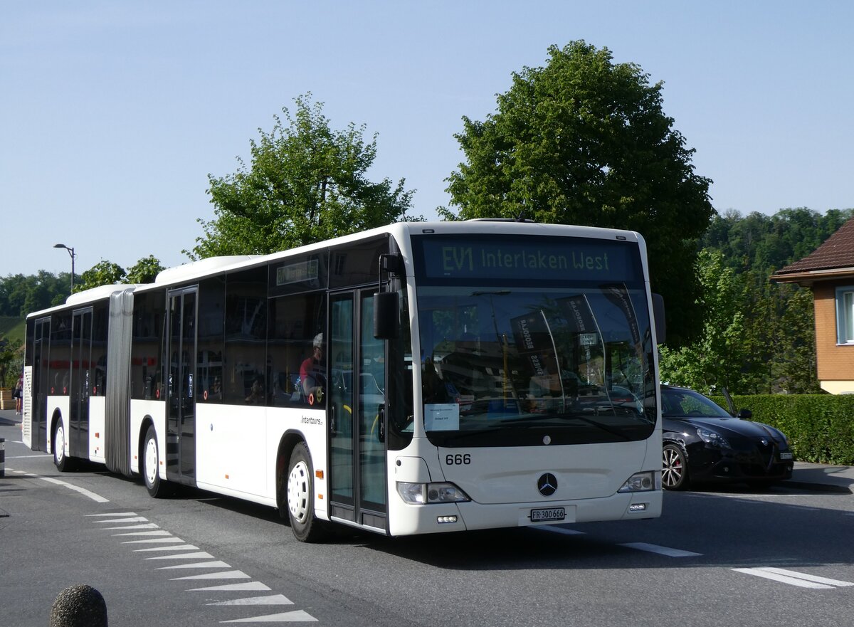 (274'501) - Intertours, Domdidier - Nr. 666/FR 300'666 - Mercedes (ex STI Thun Nr. 136) am 2. Mai 2025 beim Bahnhof Spiez