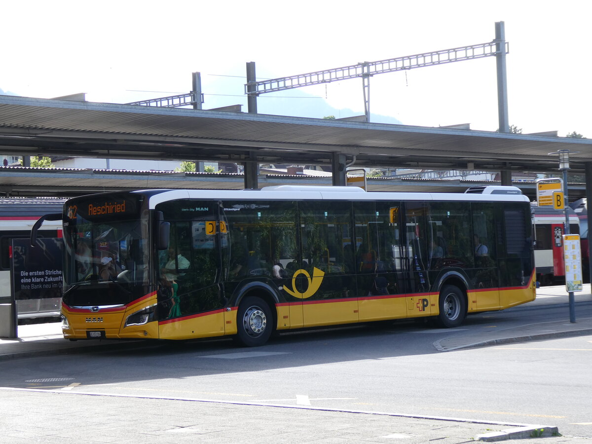 (274'503) - PostAuto Bern - BE 653'384/PID 12'063 - MAN am 2. Mai 2025 beim Bahnhof Spiez