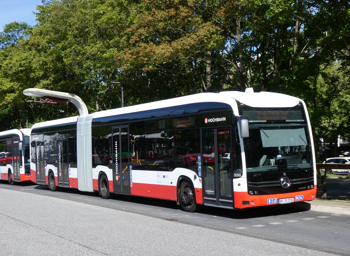 (275'276) - HHA Hamburg - Nr. 3550/HH-YB 3550 - eMercedes am 9. Mai 2025 beim Hauptbahnhof Hamburg