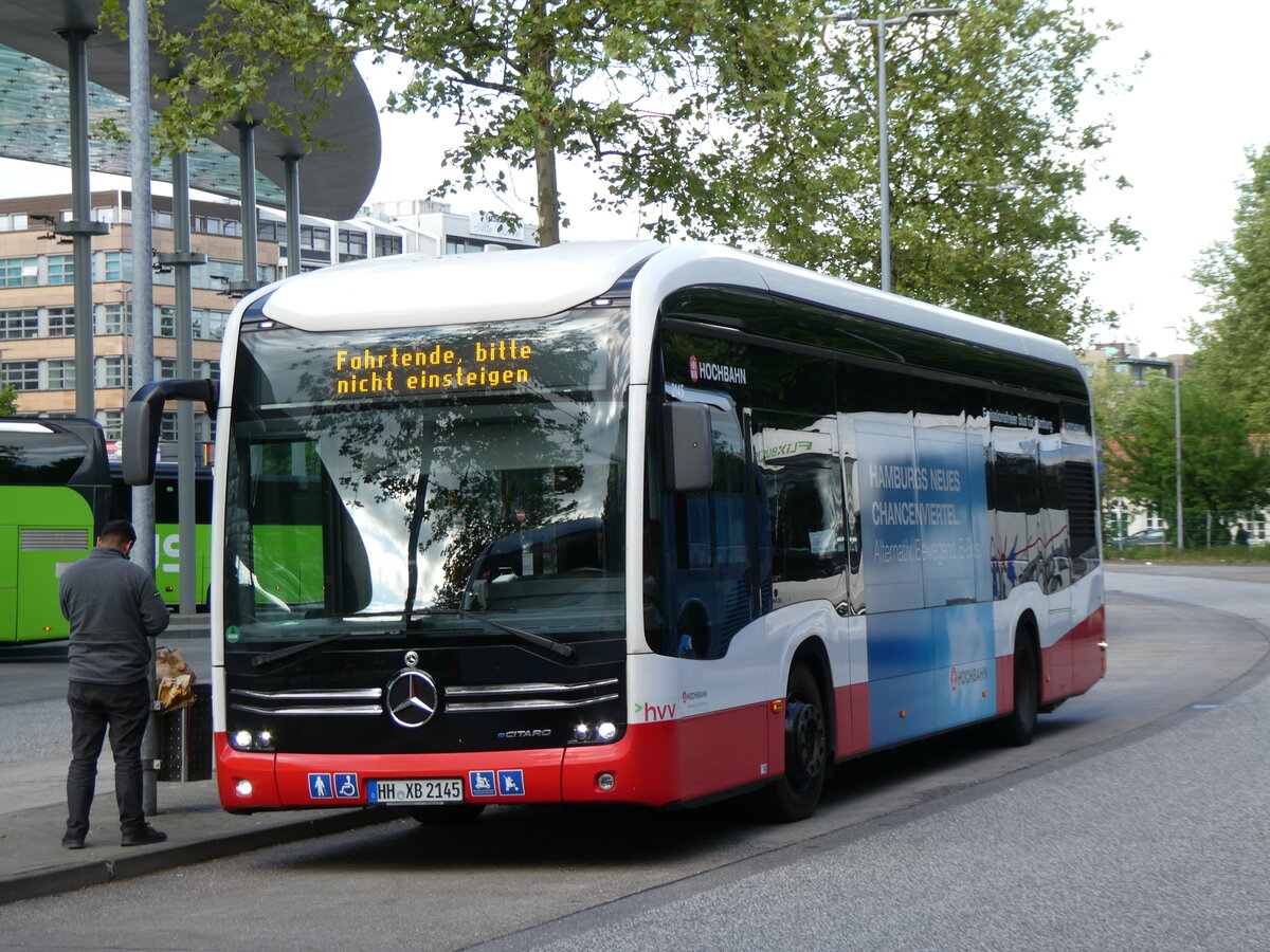 (275'397) - HHA Hamburg - Nr. 2145/HH-XB 2145 - eMercedes am 10. Mai 2025 beim Hauptbahnhof Hamburg