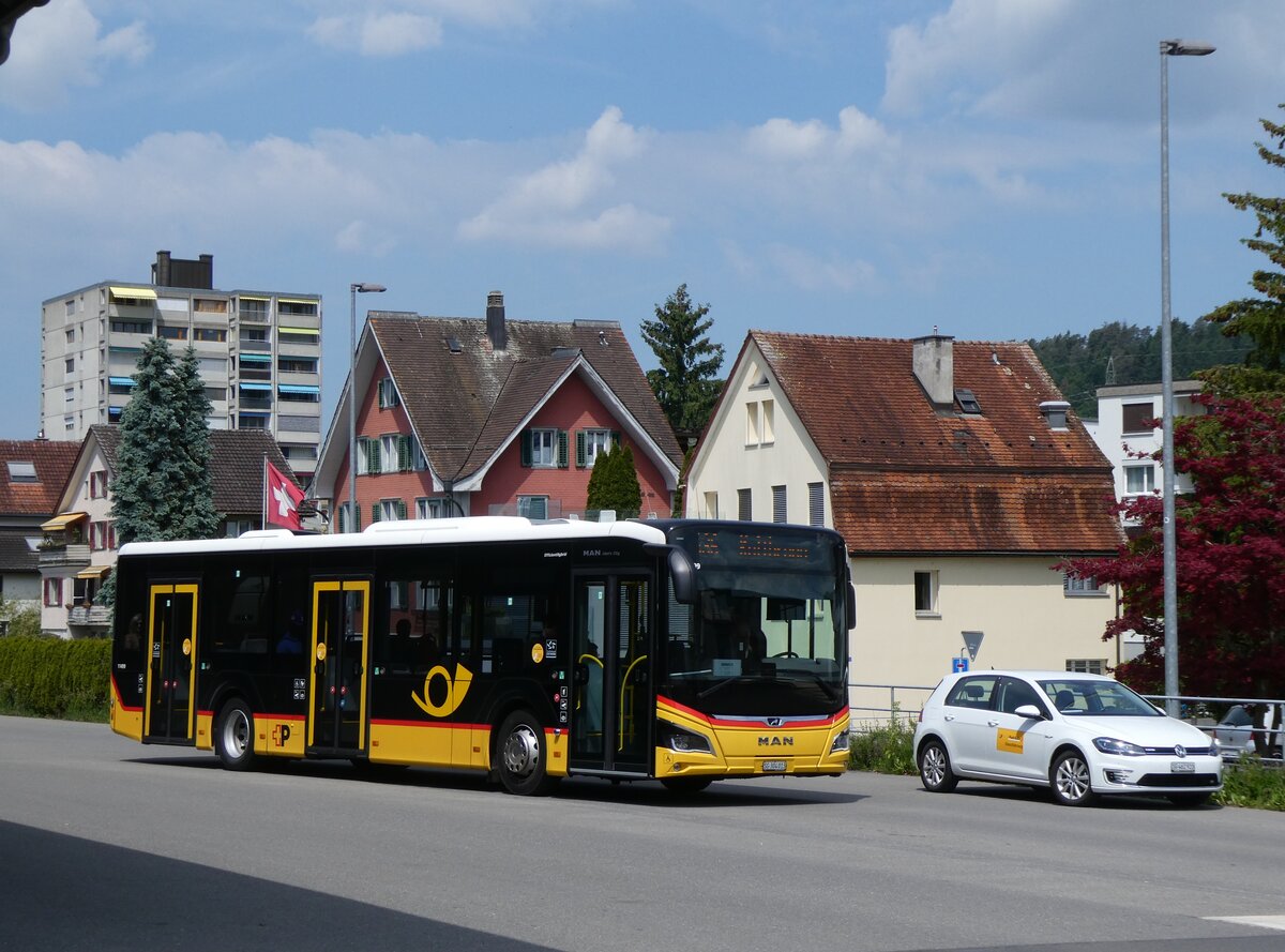 (275'563) - PostAuto Ostschweiz - SG 304'013/PID 11'499 - MAN am 15. Mai 2025 beim Bahnhof Uznach