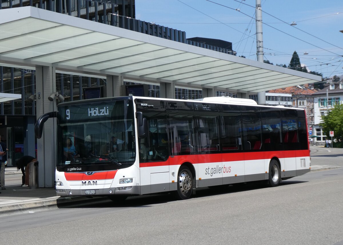 (275'570) - St. Gallerbus, St. Gallen - Nr. 216/SG 198'216 - MAN am 15. Mai 2025 beim Bahnhof St. Gallen