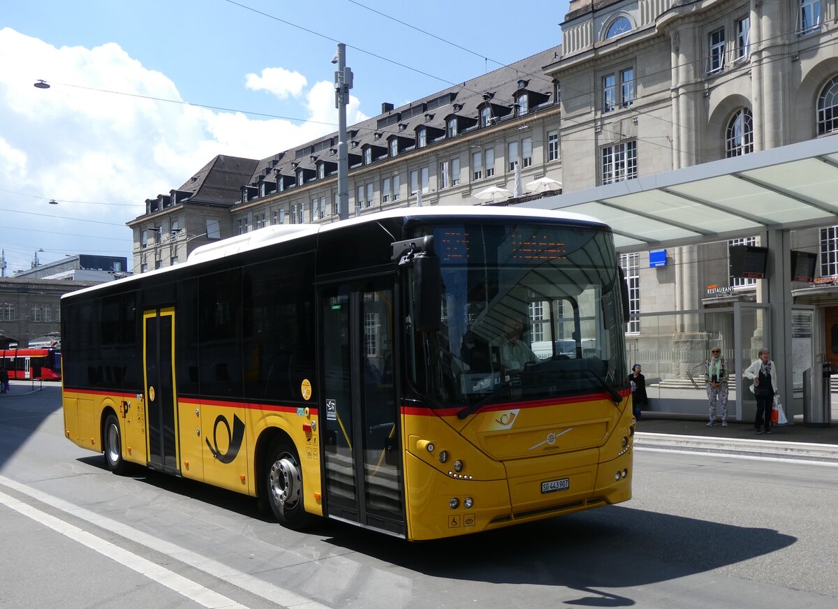 (275'571) - PostAuto Ostschweiz - SG 443'907/PID 10'725 - Volvo am 15. Mai 2025 beim Bahnhof St. Gallen