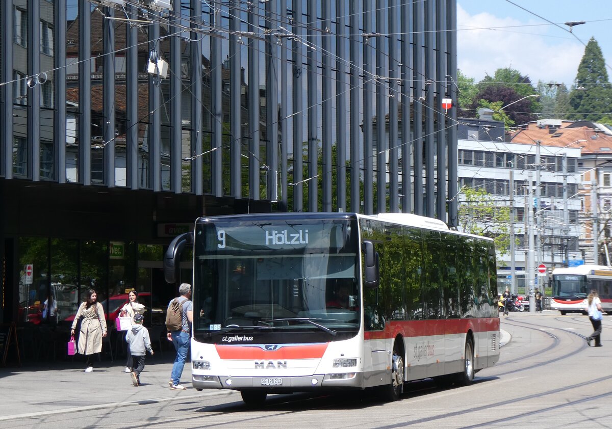 (275'586) - St. Gallerbus, St. Gallen - Nr. 212/SG 198'212 - MAN am 15. Mai 2025 beim Bahnhof St. Gallen