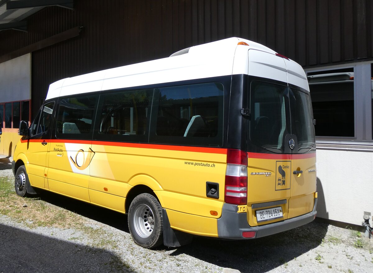 (275'599) - PostAuto Bern - BE 724'151/PID 5383 - Mercedes am 16. Mai 2025 in Gstaad, Garage