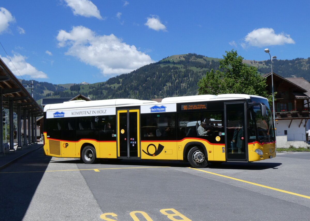(275'609) - PostAuto Bern - BE 707'944/PID 12'071 - Mercedes (ex K�bli, Gstaad) am 16. Mai 2025 beim Bahnhof Gstaad