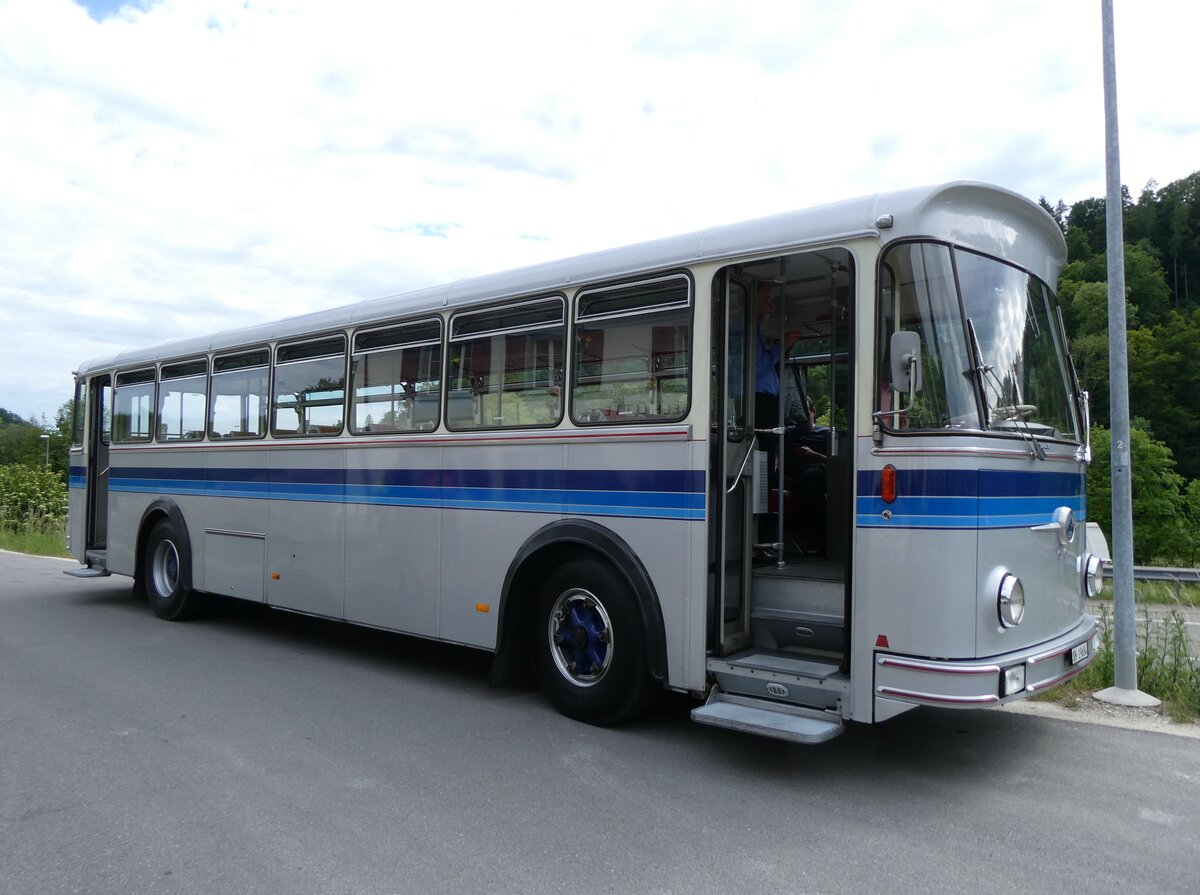 (275'680) - Borer, Neuhausen - SH 19'684 - Saurer/T�scher (ex Sch�ttler, D-K�ln; ex Braun, D-M�nster; ex Schmid, Hemishofen; ex Br�tsch, B�ttenhard; ex ASS Schleitheim Nr. 8) am 17. Mai 2025 in Schaffhausen, Gasthof Ziegelh�tte