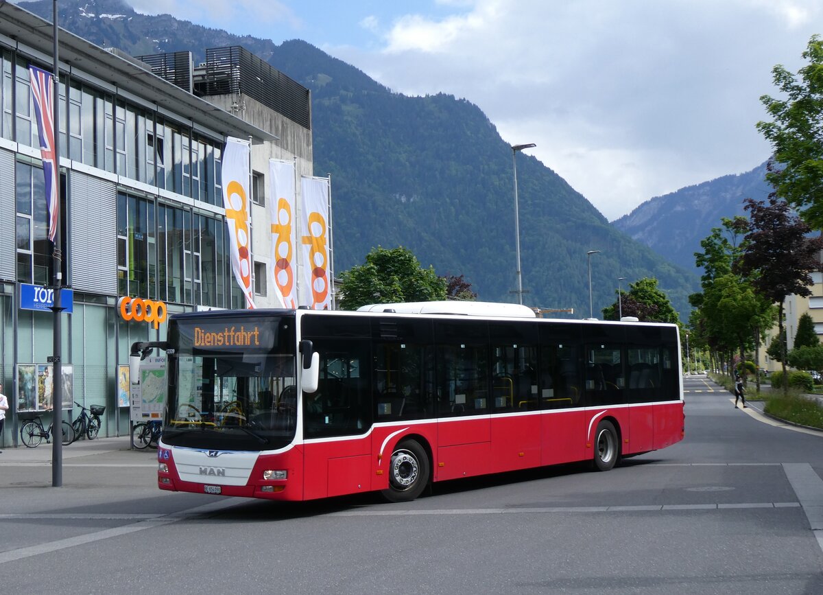 (275'775) - PostAuto Bern - BE 654'090/PID 12'339 - MAN (ex Dr. Richard, A-Wien Nr. 1419) am 23. Mai 2025 beim Bahnhof Interlaken Ost