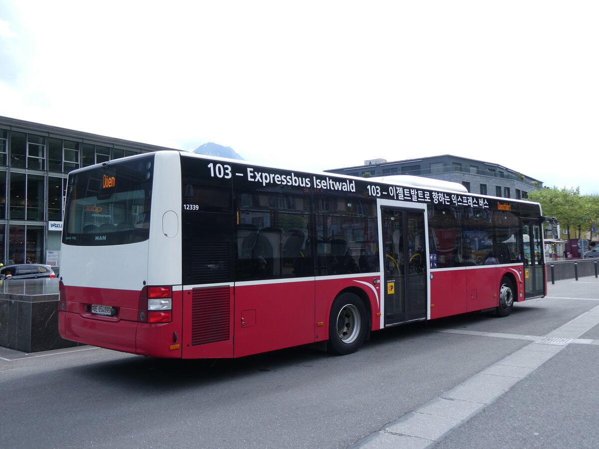 (275'778) - PostAuto Bern - BE 654'090/PID 12'339 - MAN (ex Dr. Richard, A-Wien Nr. 1419) am 23. Mai 2025 beim Bahnhof Interlaken Ost