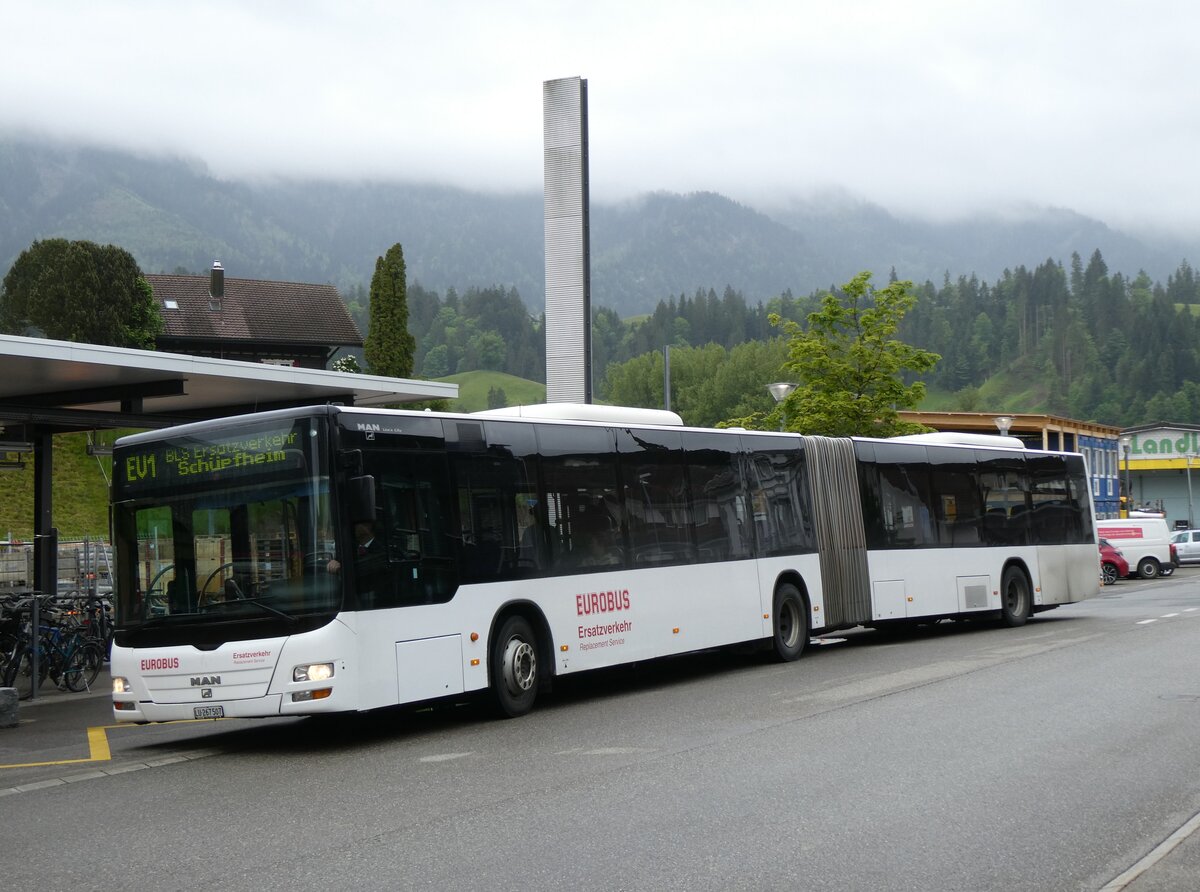 (275'857) - H�fliger, Sursee - Nr. 8/LU 276'507 - MAN (ex St. Gallerbus, St. Gallen) am 26. Mai 2025 beim Bahnhof Escholzmatt