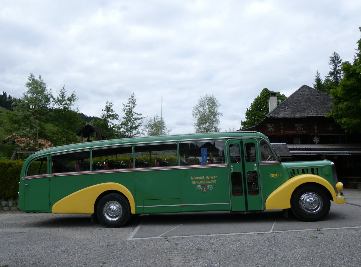 (275'882) - STI Thun - Nr. 15/BE 26'776 - Saurer/Gangloff (ex AvH Heimenschwand Nr. 5) am 27. Mai 2025 in Gohl, Restaurant J�gerhus