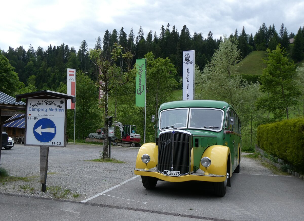 (275'885) - STI Thun - Nr. 15/BE 26'776 - Saurer/Gangloff (ex AvH Heimenschwand Nr. 5) am 27. Mai 2025 in Gohl, Restaurant J�gerhus 