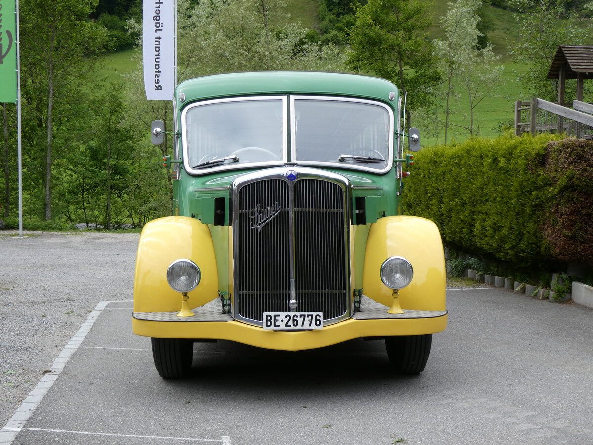 (275'887) - STI Thun - Nr. 15/BE 26'776 - Saurer/Gangloff (ex AvH Heimenschwand Nr. 5) am 27. Mai 2025 in Gohl, Restaurant J�gerhus