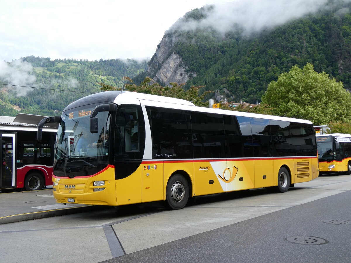 (275'895) - PostAuto Bern - Nr. 71/BE 412'071/PID 11'071 - MAN (ex PostAuto Zentralschweiz Nr. 20; ex Dillier, Sarnen Nr. 20) am 29. Mai 2025 beim Bahnhof Interlaken West