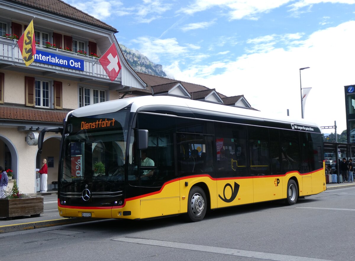 (275'916) - PostAuto Bern - BE 610'535/PID 12'124 - eMercedes am 29. Mai 2025 beim Bahnhof Interlaken Ost