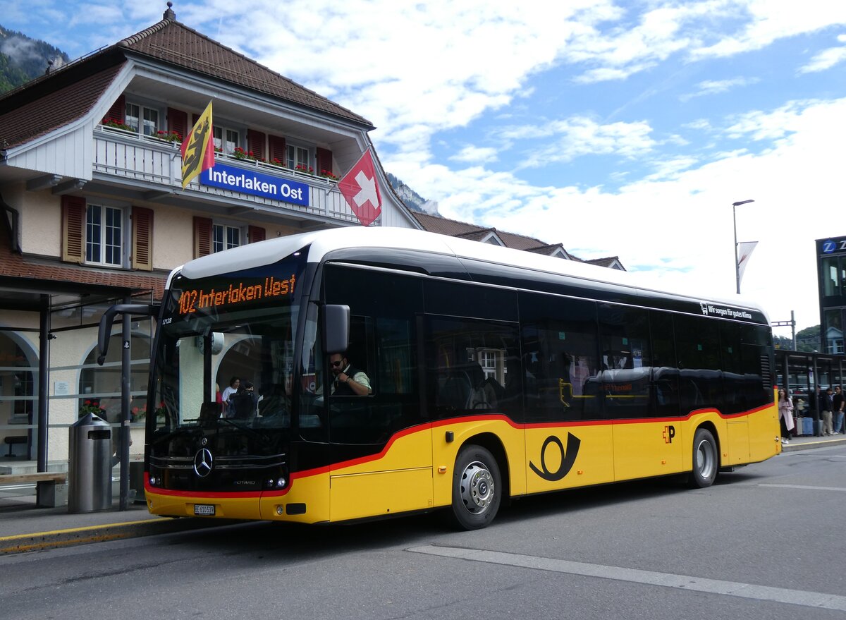 (275'918) - PostAuto Bern - BE 610'539(PID 12'128 - eMercedes am 29. Mai 2025 beim Bahnhof Interlaken Ost