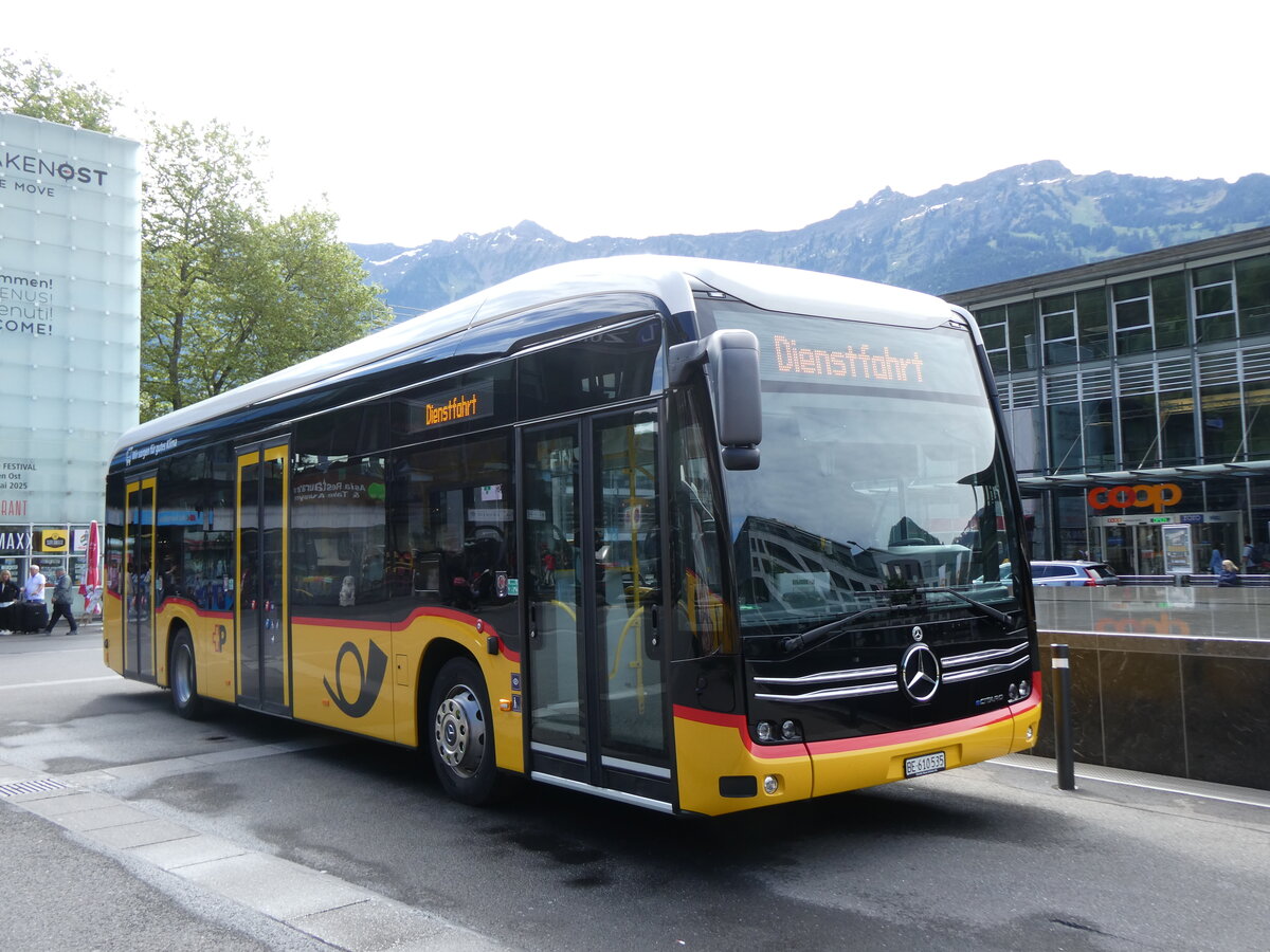 (275'920) - PostAuto Bern - BE 610'535/PID 12'124 - eMercedes am 29. Mai 2025 beim Bahnhof Interlaken Ost