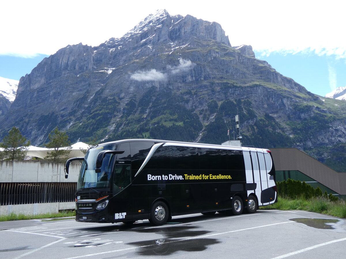 (275'923) - BLT Oberwil - BL 30'220 - Setra am 29. Mai 2025 beim Bahnhof Grindelwald