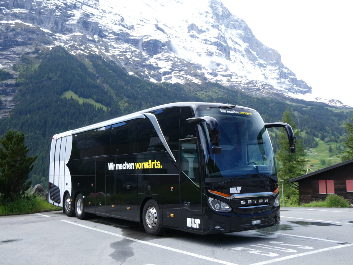 (275'924) - BLT Oberwil - BL 30'220 - Setra am 29. Mai 2025 beim Bahnhof Grindelwald