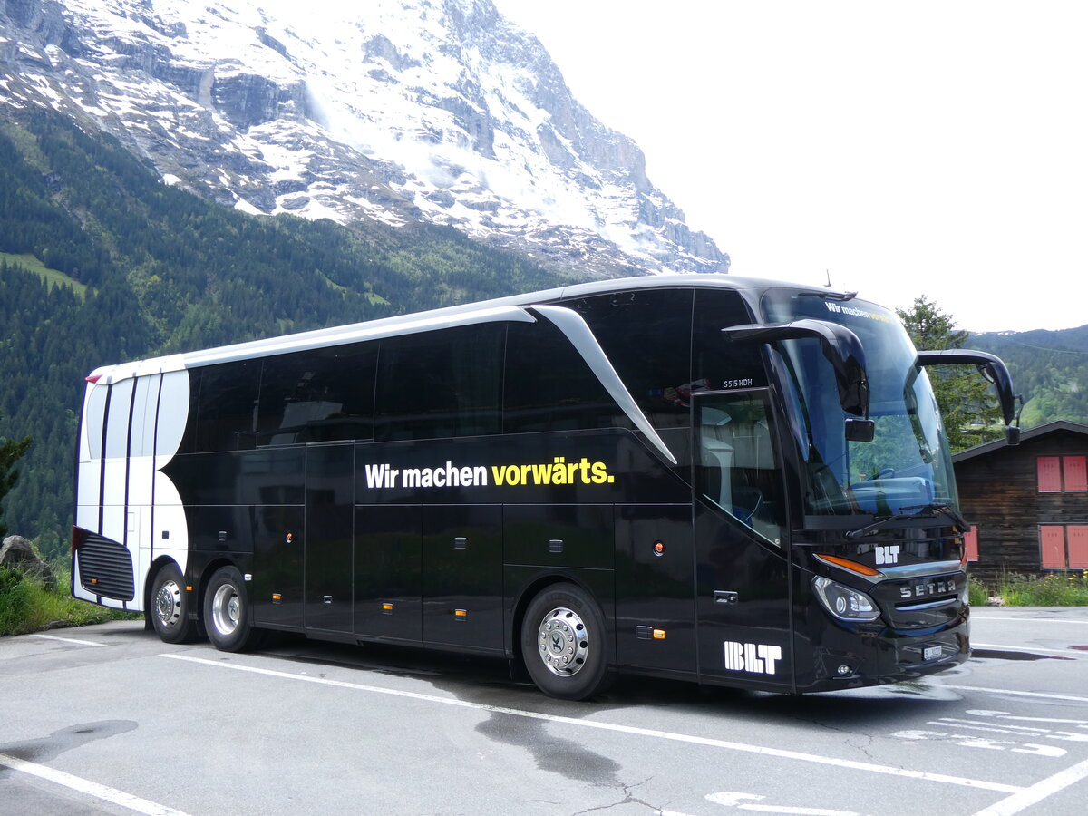 (275'925) - BLT Oberwil - BL 30'220 - Setra am 29. Mai 2025 beim Bahnhof Grindelwald