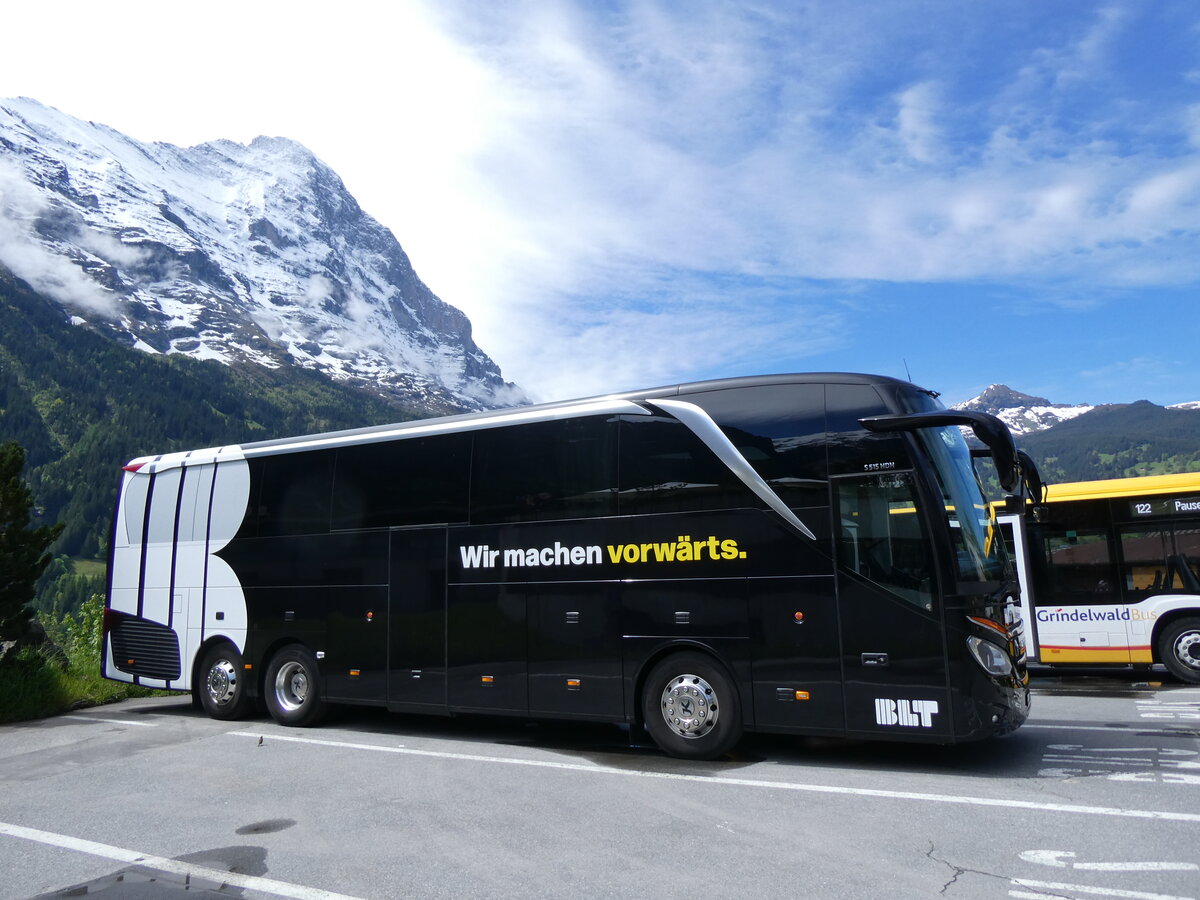 (275'941) - BLT Oberwil - BL 30'220 - Setra am 29. Mai 2025 beim Bahnhof Grindelwald